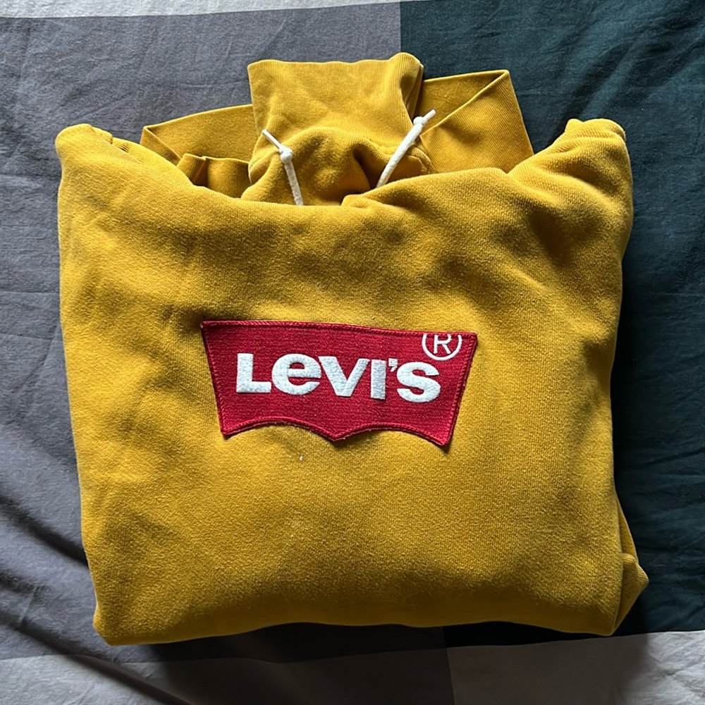 *VINTAGE* yellow Levi’s hoodie XXL